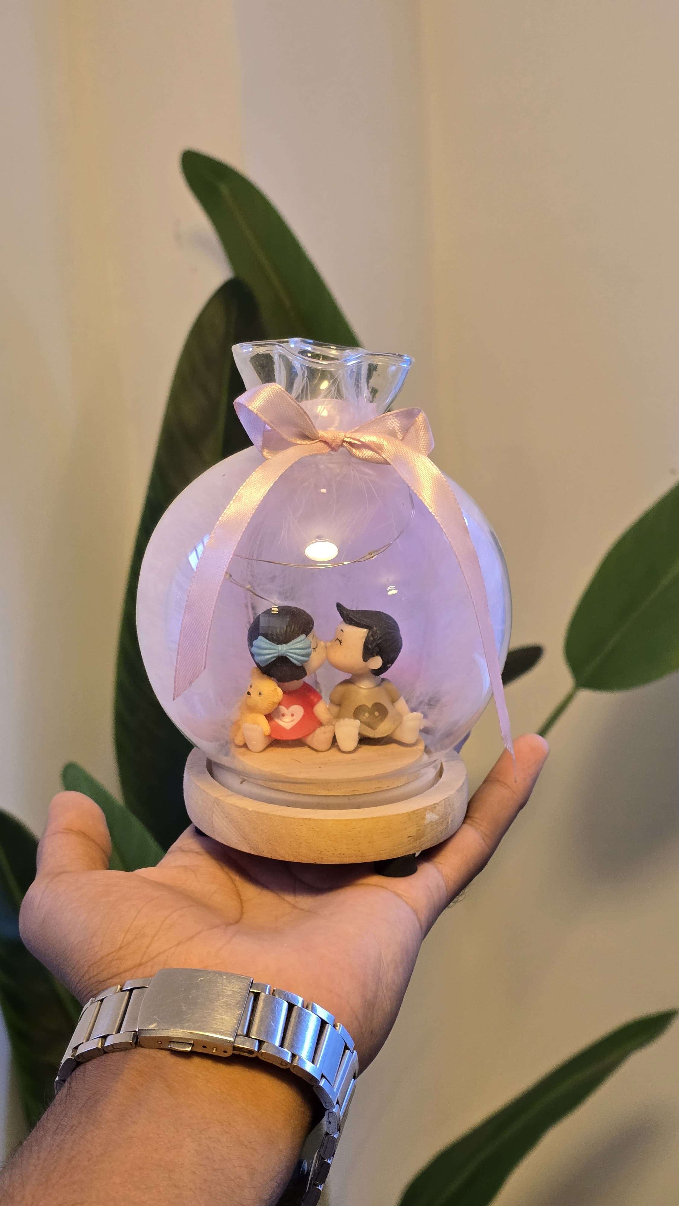 Romantic Love Keepsake – Glass Decoration Showpiece (with Couple Figure)